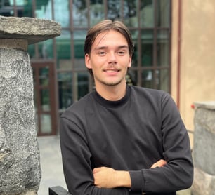 Simon Giulja Ahl | Porträtt Kvadrat